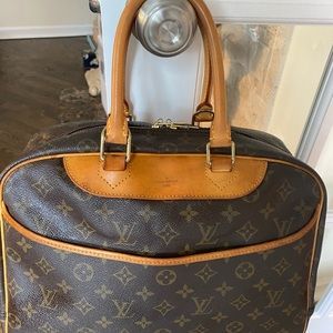 Beautiful vintage Louis Vuitton Deauville Tote